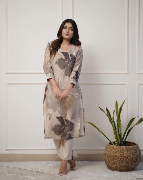 Grey Muslin Fabric Kurti With Pant